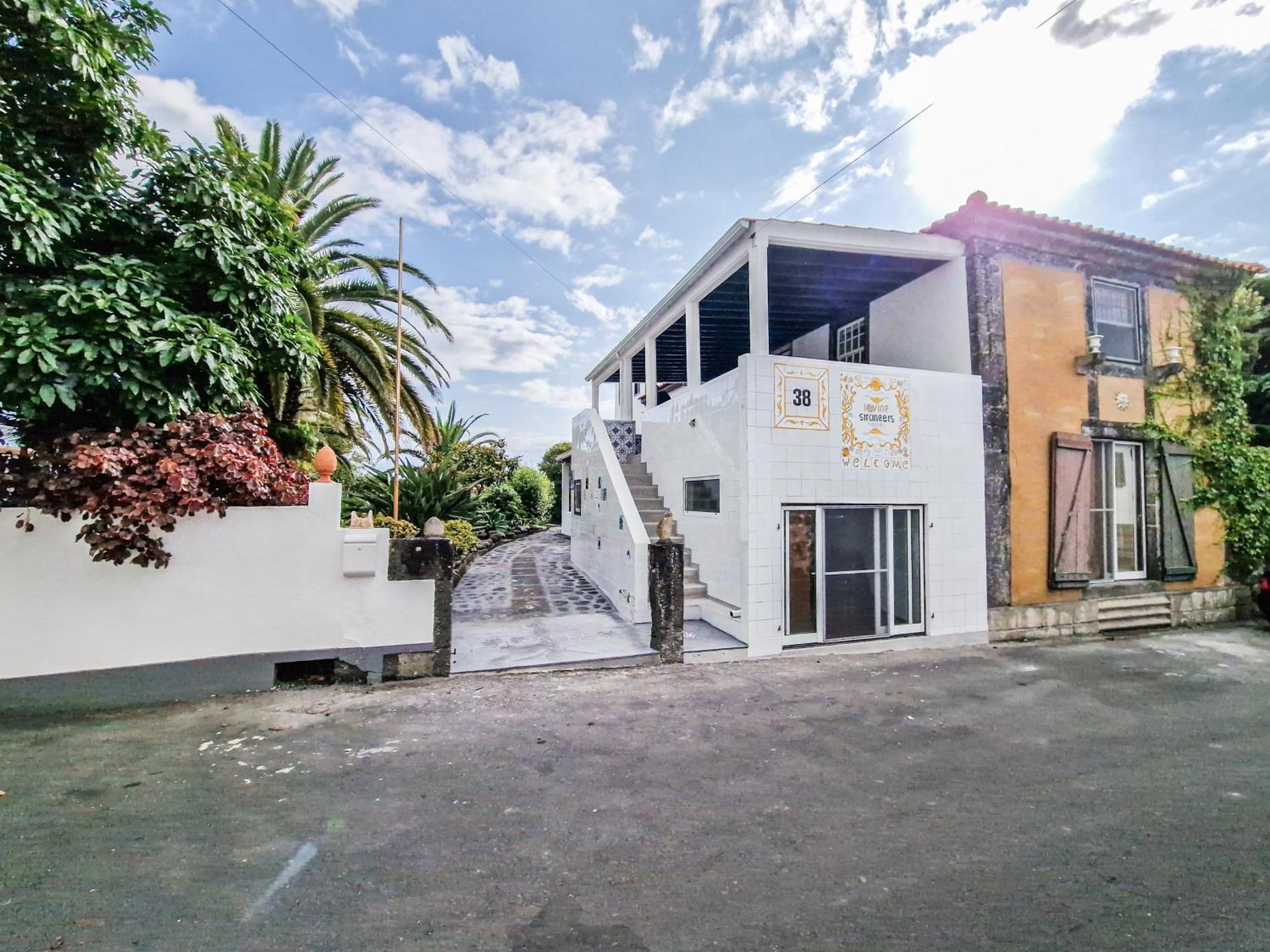Loving Strangers Hostel Madalena  Exterior photo